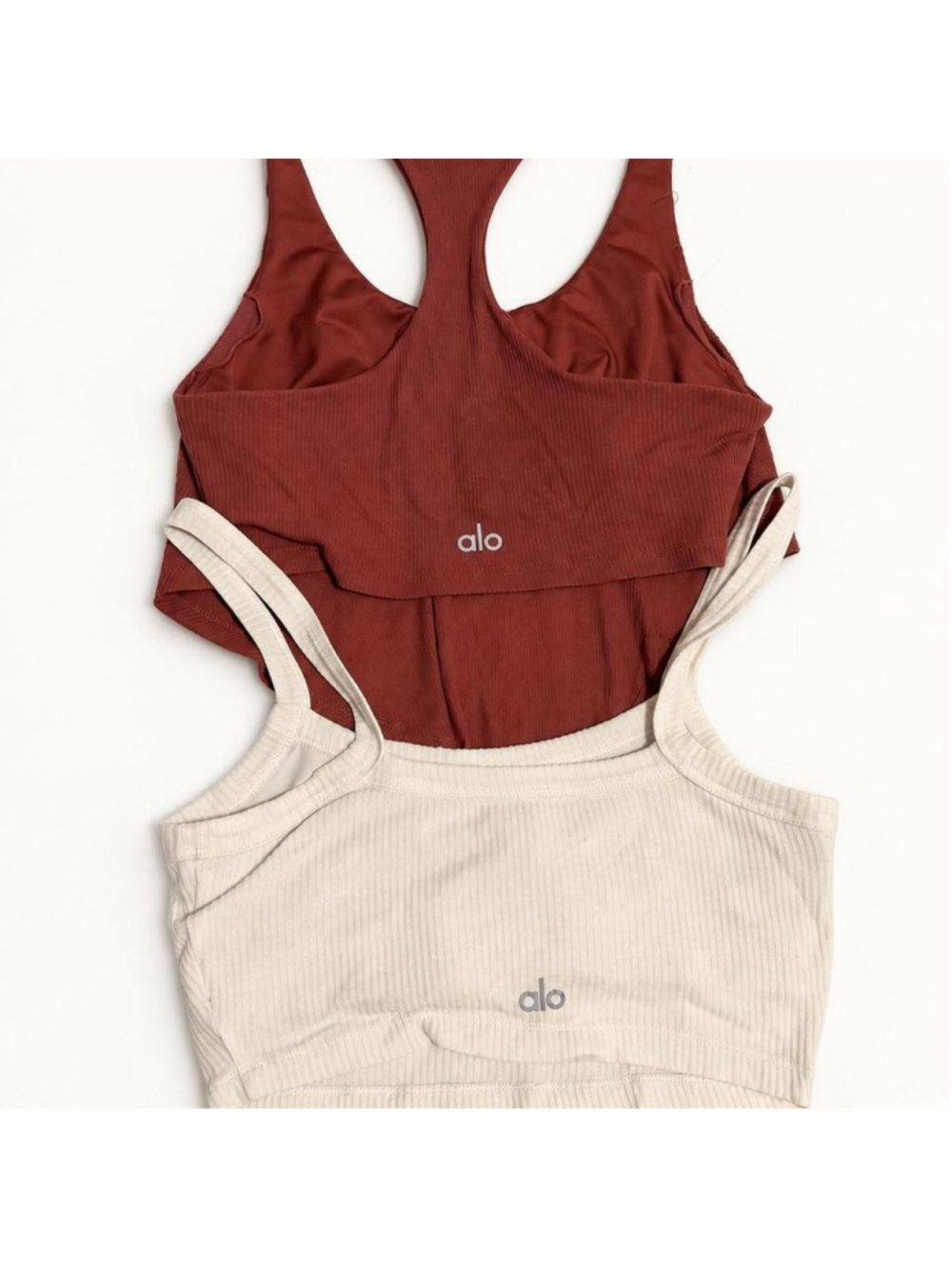 Alo Yoga 2 piece set in rust and cream #aloyoga #activewear Bundle of two ALO Yo